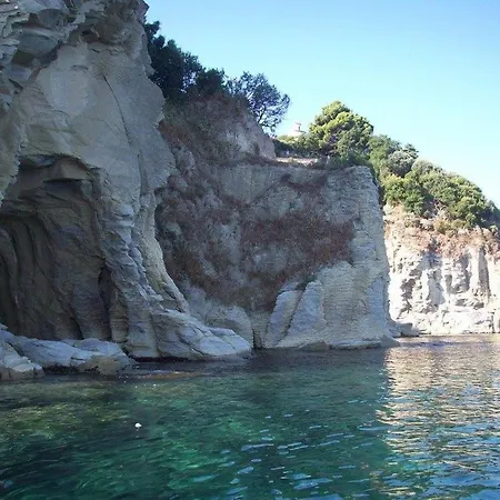 펜션 Punta Fortino 아그로폴리