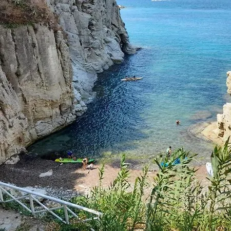 Punta Fortino 펜션 아그로폴리